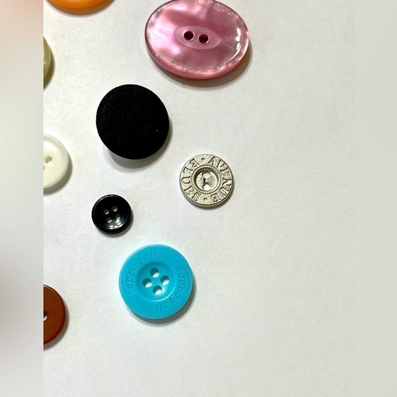 Vintage Buttons Lot Bundle of 17 - Picture 5 of 6